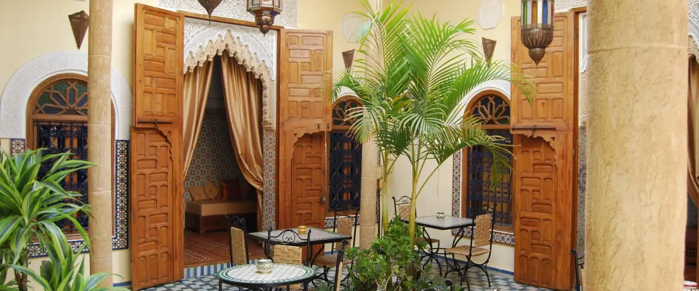 Les portes du patio ouvertes sur une suite