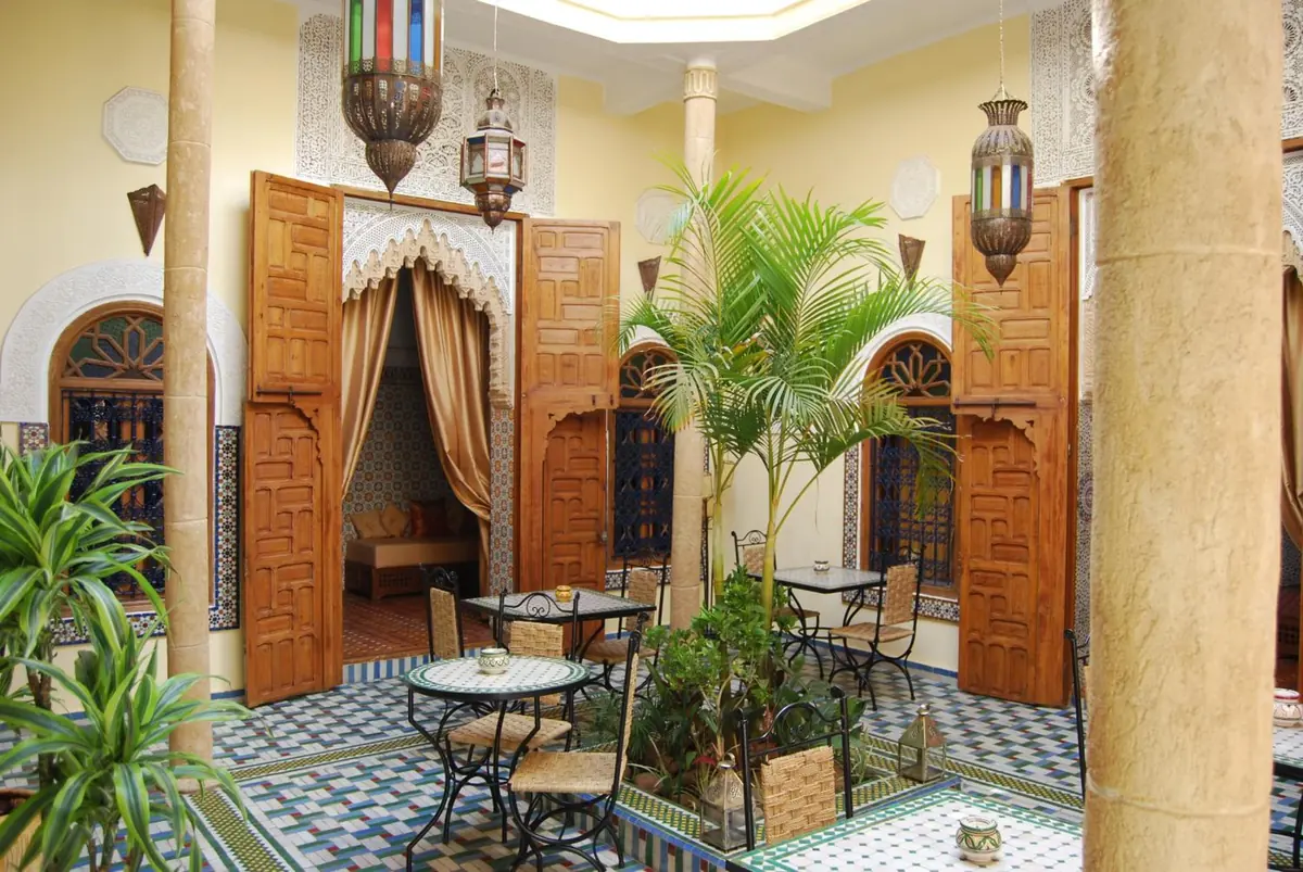 Les portes du patio ouvertes sur une suite