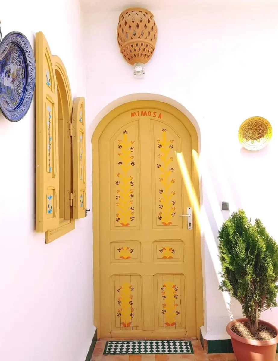 La porte peinte de la chambre Mimosa