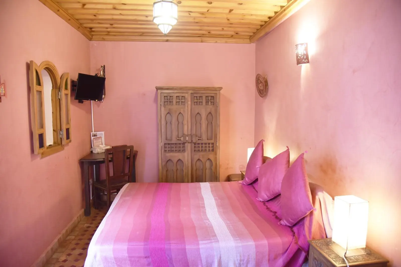 Une chambre double, en rose